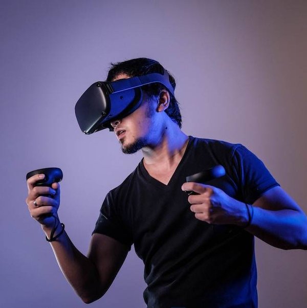 Tout savoir sur la réalité virtuelle : fonctionnement et cas d'utilisation